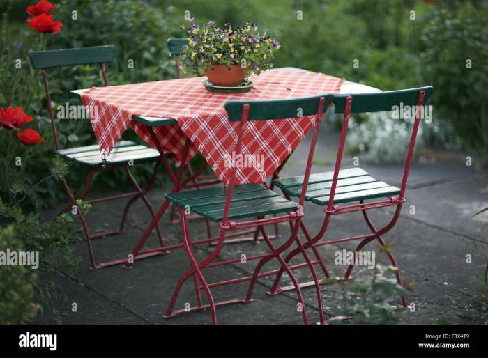 Table peek sneak deck outdoor summer